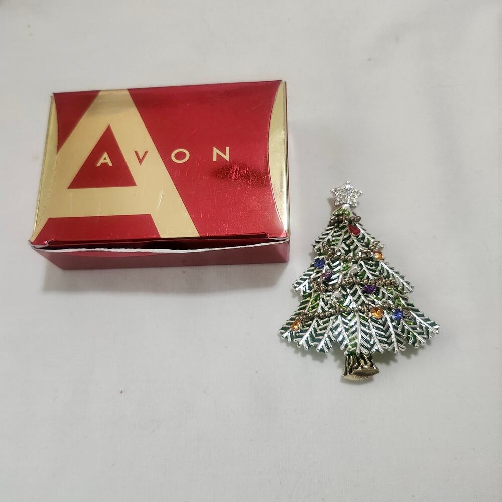 Avon 2008 Brooch 5th Annual Rhinestone Enamel Christmas Tree Pin w Box D2